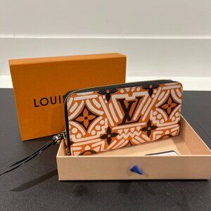 Louis Vuitton Monogram Giant Crafty Zippy Wallet Creme Caramel (JB1317)